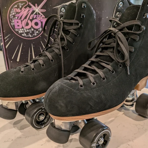 Midnight Roller Moon Boot Roller Skates - Picture 15 of 17